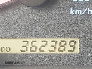 2000 Toyota Land Cruiser z VIN JT3HT05J1Y0081635, wystawiony jako IAAI lot #41938432 z przebiegiem 362 389 mil mil oraz . Historia ofert i sprzedaży dostępna na DreamBid. Obrazek 16.
