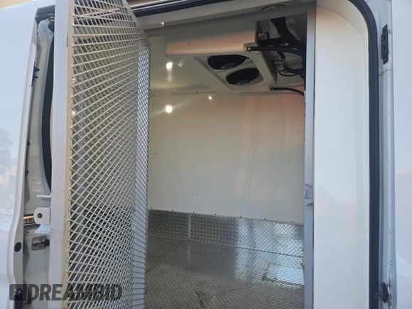 2019 Ford Transit with VIN 1FTYR2CM0KKA98621, listed as a Copart auction lot 60940125 with 77,075 mi miles and Salvage title. Bid and sale history available at DreamBid. Image 6.