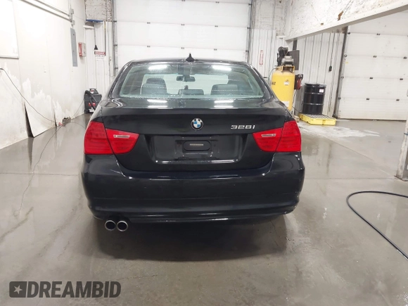 2011 BMW 3 Series 328i xDrive with VIN WBAPK7C5XBA818385, listed as a IAAI auction lot 41655317 with 113,639 mi miles. Bid and sale history available at carsss.com. Image 16.