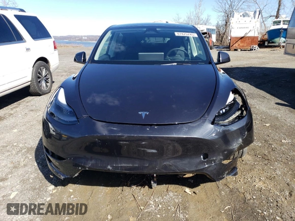 2024 Tesla Model Y with VIN 7SAYGDED3RF114643, listed as a Copart auction lot 56557075 with 3,021 mi miles and Salvage Title. Bid and sale history available at DreamBid. Image 5.