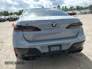 2023 BMW 7 Series 760i xDrive z VIN WBA33EJ02PCM31462, wystawiony jako Copart lot #60895944 z przebiegiem 21 413 mil mil oraz Czysty tytuł • Clean title. Historia ofert i sprzedaży dostępna na DreamBid. Obrazek 6.