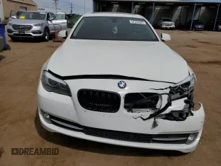 2013 BMW 5 Series 528i xDrive с VIN WBAXH5C56DD111921, выставлен на аукционе Copart как лот 57354925 с пробегом 86 791 миль миль и Списание • Salvage title. История ставок и продаж доступна на DreamBid. Изображение 5.