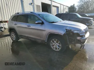2017 Jeep Cherokee Latitude with VIN 1C4PJLCS9HW650948, listed as a Copart auction lot 43453955 with 140,764 mi miles and Salvage Title. Bid and sale history available at carsss.com. Image 4.