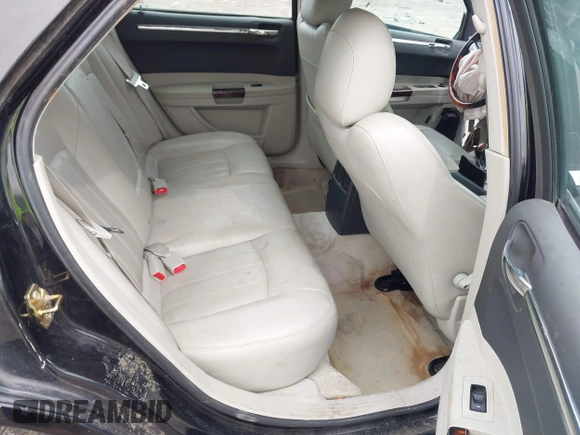 2006 Chrysler 300 C with VIN 2C3KA63H06H189591, listed as a IAAI auction lot 41810691 with 184,465 mi miles. Bid and sale history available at carsss.com. Image 8.
