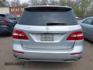 2014 Mercedes-Benz M 350 z VIN 4JGDA5HB8EA293502, wystawiony jako IAAI lot #42079517 z przebiegiem 72 639 mil mil oraz . Historia ofert i sprzedaży dostępna na DreamBid. Obrazek 17.