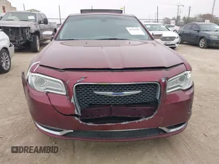 2020 Chrysler 300 Limited with VIN 2C3CCAKG3LH142027, listed as a IAAI auction lot 41532381 with 123,703 mi miles. Bid and sale history available at carsss.com. Image 12.