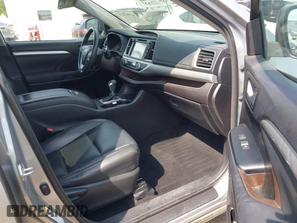 2014 Toyota Highlander XLE z VIN 5TDKKRFH1ES036742, wystawiony jako IAAI lot #42167218 z przebiegiem 165 837 mil mil oraz . Historia ofert i sprzedaży dostępna na DreamBid. Obrazek 5.