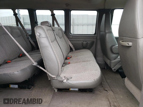 2007 Chevrolet Express Passenger z VIN 1GAHG39U571153735, wystawiony jako Copart lot #87535245 z przebiegiem 138 634 mil mil oraz Czysty tytuł • Clean title. Historia ofert i sprzedaży dostępna na DreamBid. Obrazek 11.