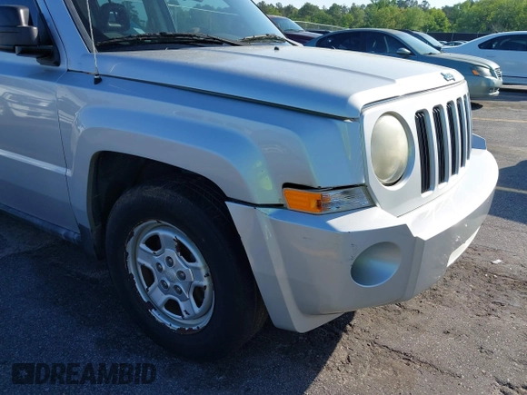 2009 Jeep Patriot Sport with VIN 1J4FT28B99D121838, listed as a IAAI auction lot 42000092 with 218,483 mi miles. Bid and sale history available at carsss.com. Image 6.