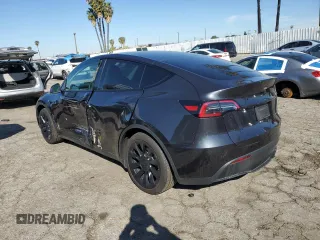 2024 Tesla Model Y Long Range z VIN 7SAYGAEE2RF009616, wystawiony jako Copart lot #46139805 z przebiegiem 6 535 mil mil oraz Szkoda całkowita • Salvage title. Historia ofert i sprzedaży dostępna na DreamBid. Obrazek 2.