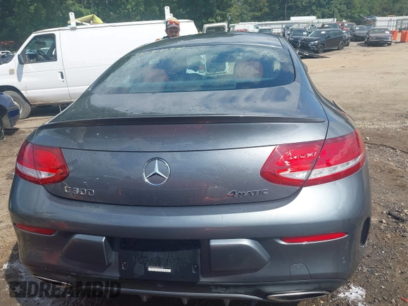 2018 Mercedes-Benz C 300 z VIN WDDWJ4KB3JF681630, wystawiony jako IAAI lot #40327445 z przebiegiem 90 967 mil mil oraz . Historia ofert i sprzedaży dostępna na DreamBid. Obrazek 17.