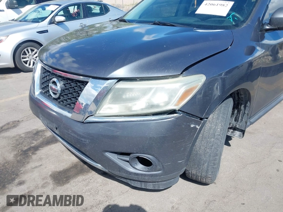 2014 Nissan Pathfinder SV with VIN 5N1AR2MN3EC673409, listed as a IAAI auction lot 42061982 with 136,611 mi miles. Bid and sale history available at carsss.com. Image 6.