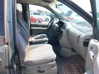 2000 Dodge Grand Caravan with VIN 1B4GT44L4YB583087, listed as a IAAI auction lot 42081647 with Not Provided miles and . Bid and sale history available at DreamBid. Image 5.