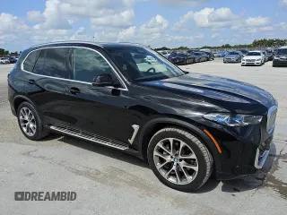 2024 BMW X5 xDrive40i z VIN 5UX23EU0XR9T66675, wystawiony jako Copart lot #57436555 z przebiegiem 36 652 mil mil oraz Czysty tytuł • Clean title. Historia ofert i sprzedaży dostępna na DreamBid. Obrazek 4.