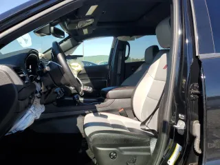 2024 Dodge Durango GT Plus z VIN 1C4RDHDG4RC190057, wystawiony jako Copart lot #50124875 z przebiegiem 11 934 mil mil oraz Szkoda całkowita • Salvage title. Historia ofert i sprzedaży dostępna na DreamBid. Obrazek 7.