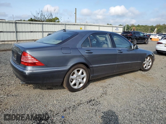 2005 Mercedes-Benz S-Class 4.3L with VIN WDBNG83J65A454791, listed as a Copart auction lot 70132074 with 221,612 mi miles and Salvage Title. Bid and sale history available at carsss.com. Image 3.
