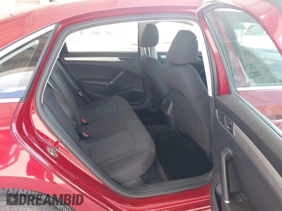 2017 Volkswagen Passat S z VIN 1VWAT7A38HC056207, wystawiony jako IAAI lot #42586003 z przebiegiem 114 329 mil mil oraz . Historia ofert i sprzedaży dostępna na DreamBid. Obrazek 8.