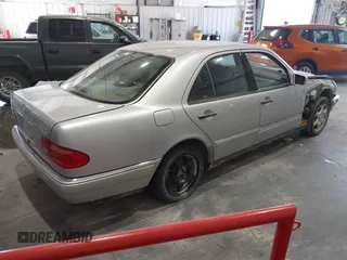 1999 Mercedes-Benz E-Class with VIN WDBJF82HXXX022432, listed as a IAAI auction lot 41793493 with 1 mi miles. Bid and sale history available at carsss.com. Image 4.