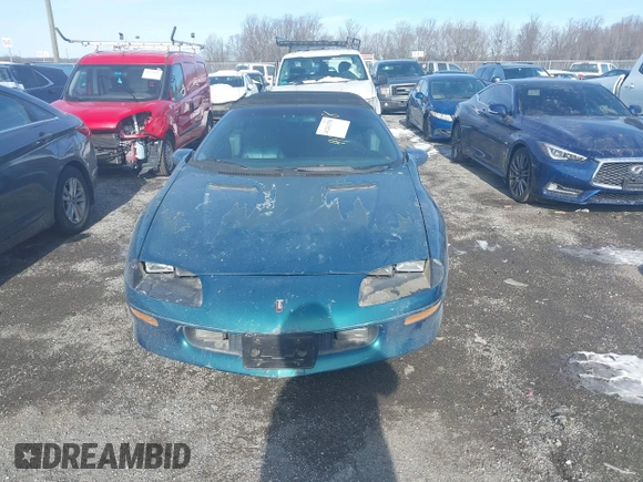 1995 Chevrolet Camaro Z28 z VIN 2G1FP32P5S2196335, wystawiony jako IAAI lot #41261378 z przebiegiem 126 260 mil mil oraz . Historia ofert i sprzedaży dostępna na DreamBid. Obrazek 11.