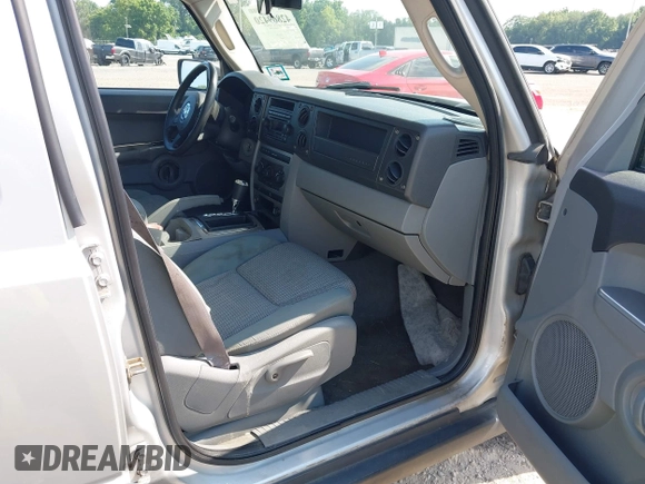 2006 Jeep Commander z VIN 1J8HG48K76C337700, wystawiony jako IAAI lot #42869420 z przebiegiem 193 609 mil mil oraz . Historia ofert i sprzedaży dostępna na DreamBid. Obrazek 5.