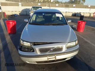 2004 Volvo V70 with VIN YV1SW59V642361434, listed as a IAAI auction lot 40801585 with 119,419 mi miles. Bid and sale history available at carsss.com. Image 12.