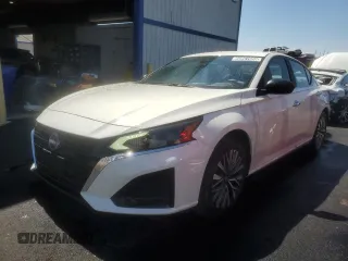 2025 Nissan Altima SV z VIN 1N4BL4DV3SN376328, wystawiony jako Copart lot #60801055 z przebiegiem 3 588 mil mil oraz Szkoda całkowita • Salvage title. Historia ofert i sprzedaży dostępna na DreamBid. Obrazek 1.