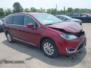 2018 Chrysler Pacifica Touring L с VIN 2C4RC1BG8JR178101, выставлен на аукционе IAAI как лот 42401622 с пробегом 99 359 миль миль и . История ставок и продаж доступна на DreamBid. Изображение 1.