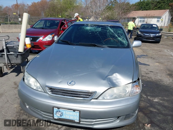 2001 Lexus ES 300 with VIN JT8BF28GX15106964, listed as a IAAI auction lot 41839927 with 148,174 mi miles. Bid and sale history available at carsss.com. Image 6.