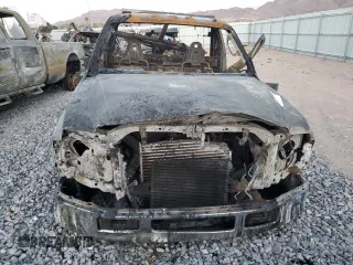 2005 Ford F-350 z VIN 1FDWF36P15EA24991, wystawiony jako Copart lot #46443955 z przebiegiem Nie podano mil oraz Szkoda całkowita • Salvage title. Historia ofert i sprzedaży dostępna na DreamBid. Obrazek 5.