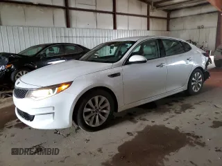 2016 Kia Optima EX z VIN 5XXGU4L32GG120424, wystawiony jako Copart lot #57820445 z przebiegiem 123 670 mil mil oraz Czysty tytuł • Clean title. Historia ofert i sprzedaży dostępna na DreamBid. Obrazek 1.