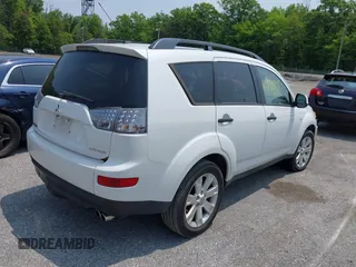 2007 Mitsubishi Outlander LS z VIN JA4MT31X67Z019805, wystawiony jako IAAI lot #42424258 z przebiegiem Nie podano mil oraz . Historia ofert i sprzedaży dostępna na DreamBid. Obrazek 4.