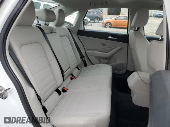 2024 Volkswagen Jetta SE with VIN 3VW7M7BU3RM061457, listed as a Copart auction lot 48192635 with 949 mi miles and Non repairable. Bid and sale history available at DreamBid. Image 10.
