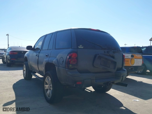 2004 Chevrolet TrailBlazer LS with VIN 1GNDT13S542140462, listed as a IAAI auction lot 41373253 with 176,174 mi miles. Bid and sale history available at carsss.com. Image 3.