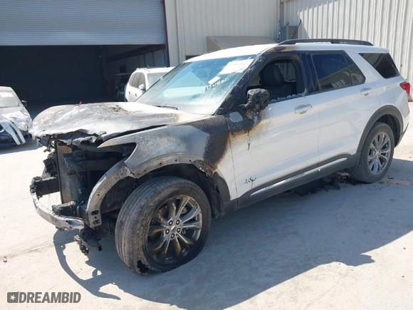 2020 Ford Explorer XLT with VIN 1FMSK8DH1LGB21063, listed as a IAAI auction lot 40560162 with 1 mi miles. Bid and sale history available at carsss.com. Image 2.
