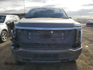 2023 Ford F-150 Lightning Pro с VIN 1FT6W1EV6PWG39428, выставлен на аукционе Copart как лот 46041815 с пробегом 3 396 миль миль и Списание • Salvage title. История ставок и продаж доступна на DreamBid. Изображение 5.