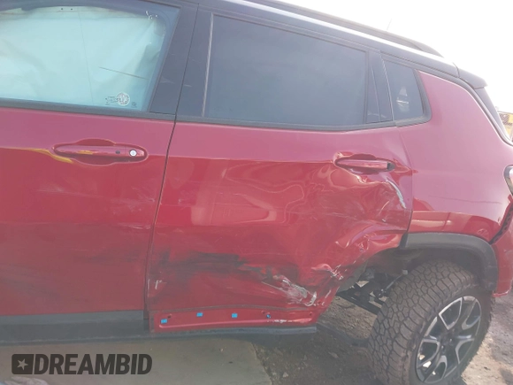 2025 Jeep Compass Trailhawk z VIN 3C4NJDDN0ST551132, wystawiony jako IAAI lot #41905784 z przebiegiem 1 573 mil mil oraz . Historia ofert i sprzedaży dostępna na DreamBid. Obrazek 6.