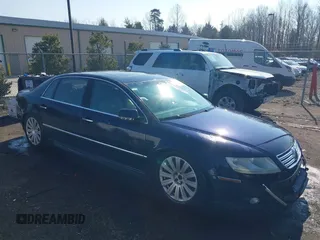 2004 Volkswagen Phaeton V8 z VIN WVWAF63D048009440, wystawiony jako IAAI lot #41495309 z przebiegiem 108 685 mil mil oraz . Historia ofert i sprzedaży dostępna na DreamBid. Obrazek 1.
