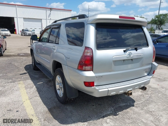 2005 Toyota 4Runner SR5 with VIN JTEBU14R150056589, listed as a IAAI auction lot 42077670 with 115,900 mi miles. Bid and sale history available at carsss.com. Image 3.