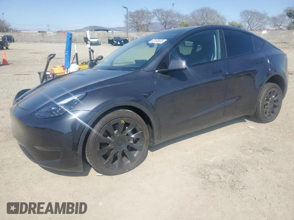 2024 Tesla Model Y с VIN 7SAYGDED2RF100152, выставлен на аукционе Copart как лот 52133535 с пробегом 7 632 миль миль и Списание • Salvage title. История ставок и продаж доступна на DreamBid. Изображение 1.