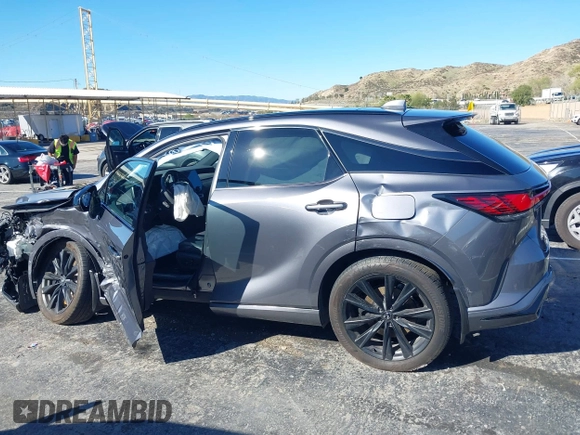 2023 Lexus RX 500h F Sport Performance z VIN 2T2BCMEA7PC007404, wystawiony jako IAAI lot #41742364 z przebiegiem 9 667 mil mil oraz . Historia ofert i sprzedaży dostępna na DreamBid. Obrazek 14.