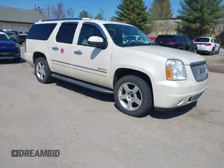 2013 GMC Yukon XL Denali with VIN 1GKS2MEF8DR121386, listed as a IAAI auction lot 42088855 with 174,677 mi miles. Bid and sale history available at carsss.com. Image 1.