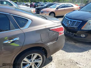2015 Nissan Altima 2.5 S with VIN 1N4AL3AP3FC204149, listed as a IAAI auction lot 42005694 with 277,106 mi miles. Bid and sale history available at carsss.com. Image 6.
