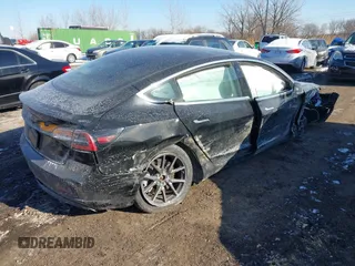 2020 Tesla Model 3 Standard Range Plus z VIN 5YJ3E1EA0LF739011, wystawiony jako IAAI lot #41379792 z przebiegiem Nie podano mil oraz . Historia ofert i sprzedaży dostępna na DreamBid. Obrazek 4.