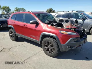 2016 Jeep Cherokee Trailhawk z VIN 1C4PJMBS0GW306317, wystawiony jako Copart lot #50572995 z przebiegiem Nie podano mil oraz Nie do naprawy • Non repairable. Historia ofert i sprzedaży dostępna na DreamBid. Obrazek 4.