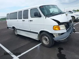 2000 Dodge Passenger z VIN 2B5WB35Z3YK133836, wystawiony jako IAAI lot #42106317 z przebiegiem 102 674 mil mil oraz . Historia ofert i sprzedaży dostępna na DreamBid. Obrazek 1.