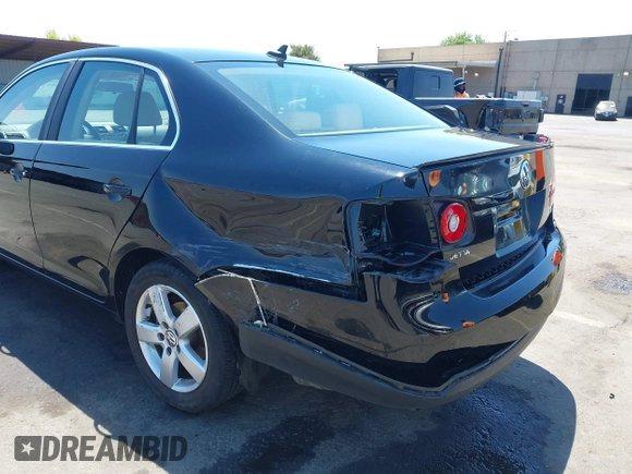 2008 Volkswagen Jetta SE with VIN 3VWRZ71K58M122283, listed as a IAAI auction lot 42466049 with 83,252 mi miles and . Bid and sale history available at DreamBid. Image 6.