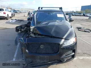 2017 Jaguar F-PACE 35t Premium with VIN SADCJ2BV6HA894918, listed as a IAAI auction lot 41712700 with 66,941 mi miles. Bid and sale history available at carsss.com. Image 12.