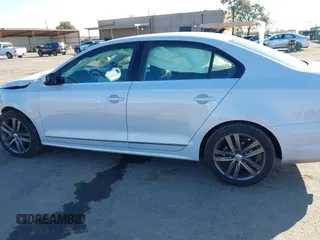 2018 Volkswagen Jetta SEL с VIN 3VWL17AJ2JM252094, выставлен на аукционе IAAI как лот 41397575 с пробегом 57 983 миль миль и . История ставок и продаж доступна на DreamBid. Изображение 14.