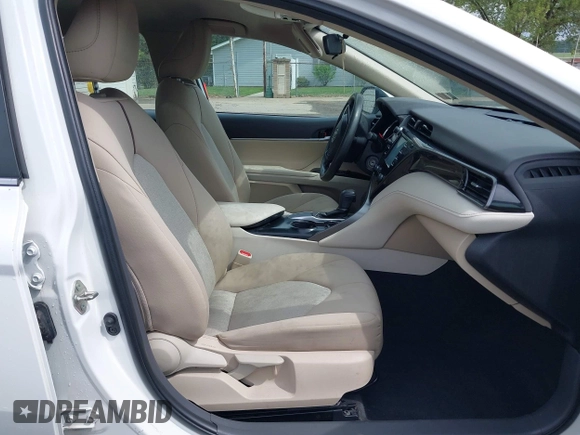 2019 Toyota Camry LE z VIN 4T1B11HK8KU819721, wystawiony jako IAAI lot #42127411 z przebiegiem 101 333 mil mil oraz . Historia ofert i sprzedaży dostępna na DreamBid. Obrazek 5.