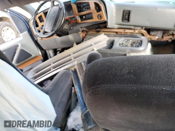 1996 Ford Econoline Cargo z VIN 1FDEE14H2THB04228, wystawiony jako Copart lot #85051754 z przebiegiem Nie podano mil oraz Szkoda całkowita • Salvage title. Historia ofert i sprzedaży dostępna na DreamBid. Obrazek 8.